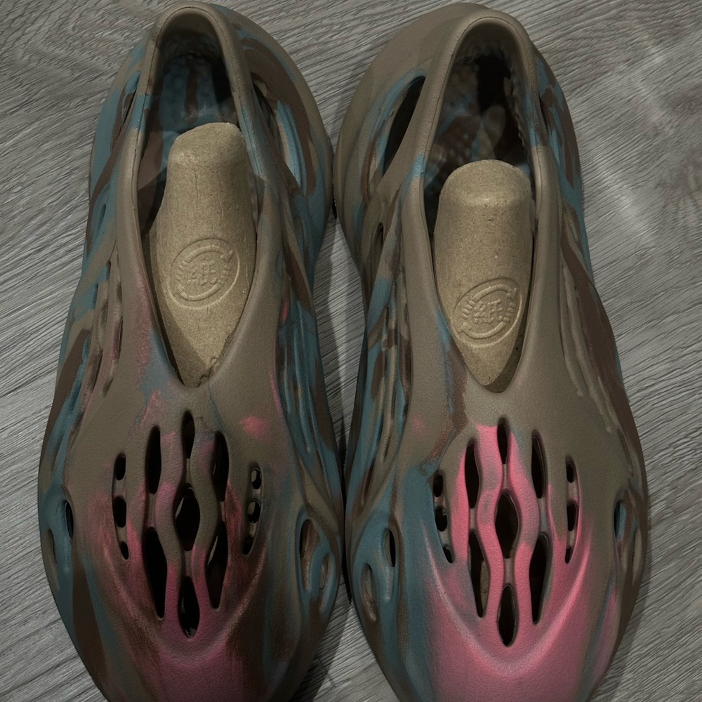 Yeezy Foam Runner “Mx Sand Grey”